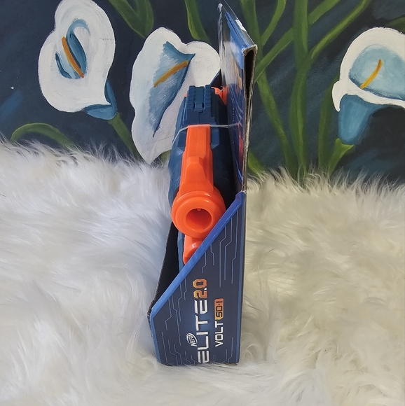 Nerf Elite 2.0 volt dart gun with light beam targeting - Picture 4 of 4